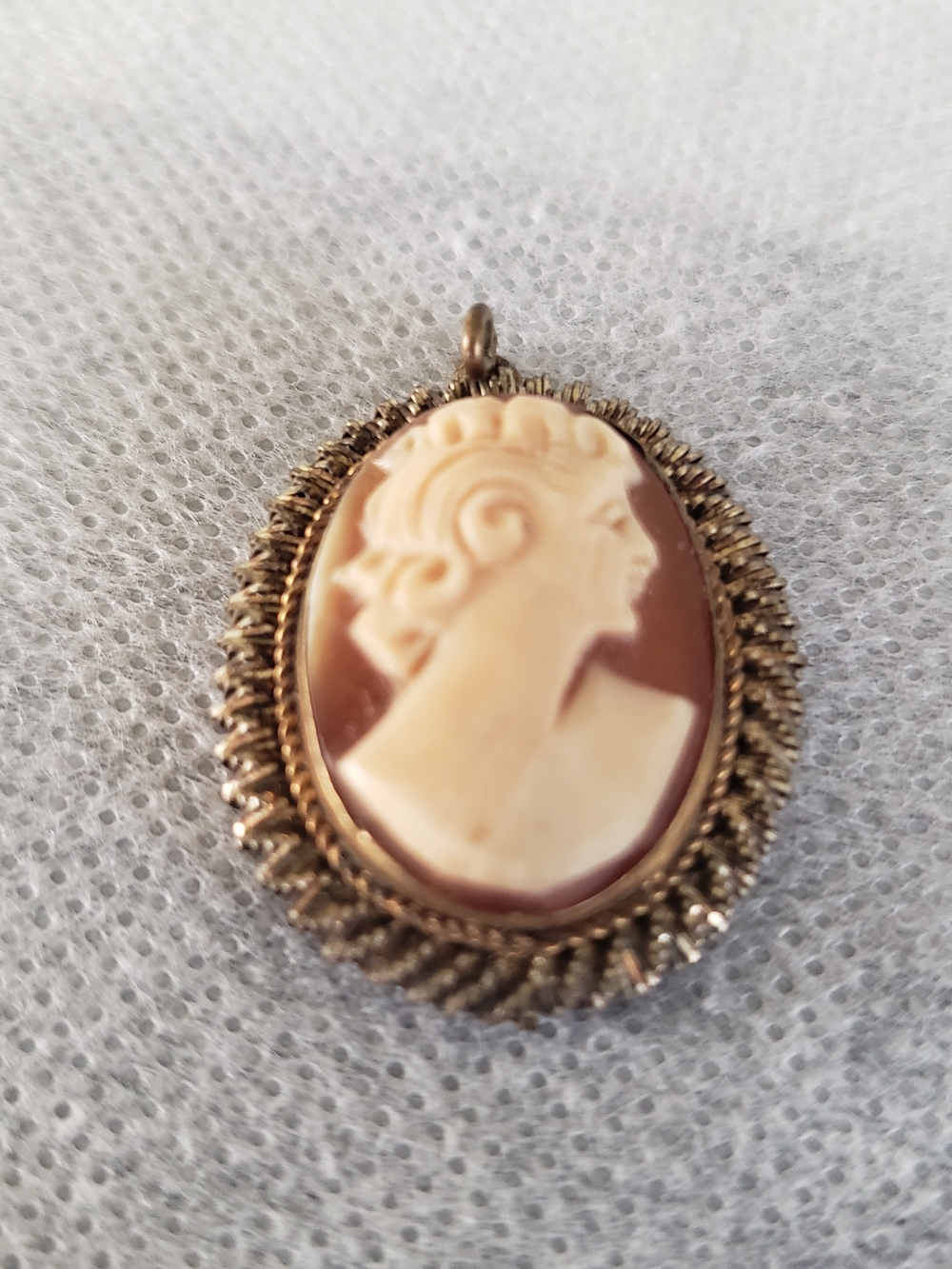 Vintage Hand Carved Shell Cameo Pendant Gold Tone Textured Twist Frame